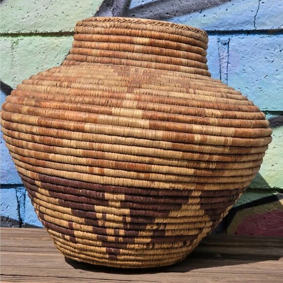 Native American XL Coiled Basket Multicolor Animals Geo Design Signed Unbranded - Picture 4 of 16